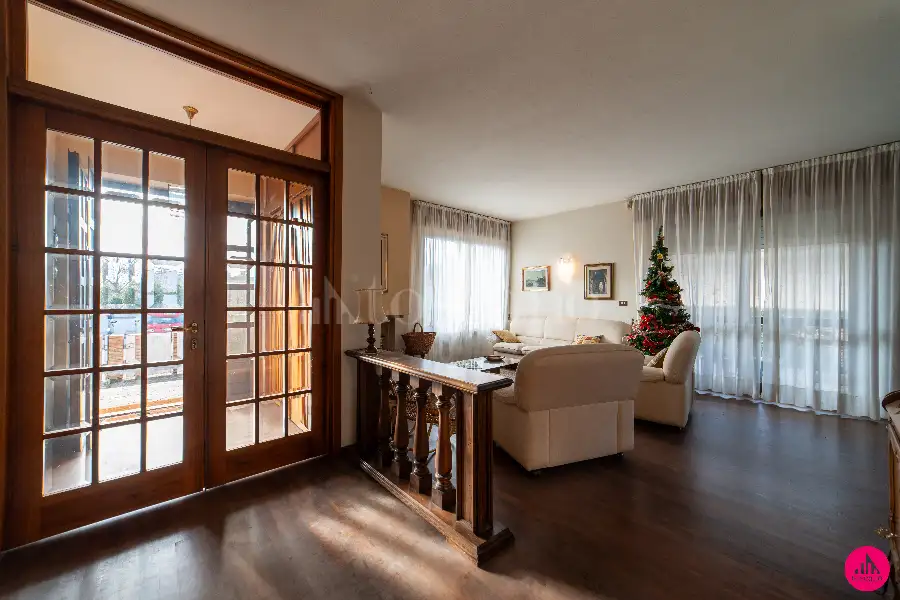 Casa Indipendente in vendita di 370 mq a €380.000 (rif. 8/2026)