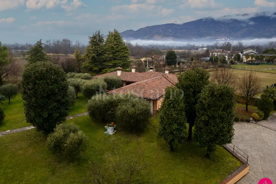 Villa in vendita di 280 mq a €390.000 (rif. 19/2026)