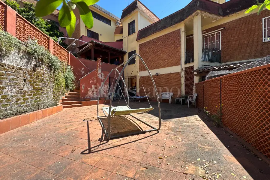Villa Plurifamiliare in vendita di 300 mq a €649.000 (rif. 18/2026)