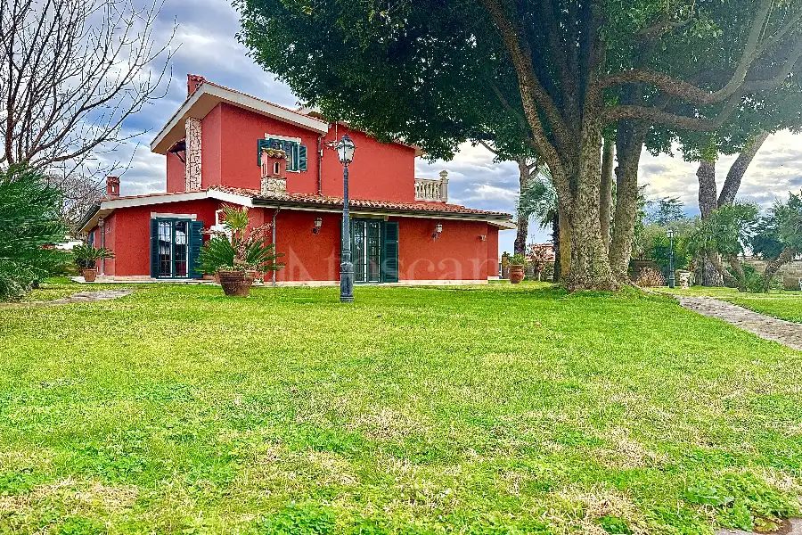 Villa in vendita di 300 mq a €445.000 (rif. 11/2025)