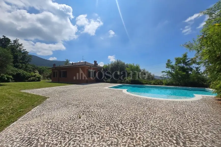 Villa in vendita di 200 mq a €780.000 (rif. 38/2026)