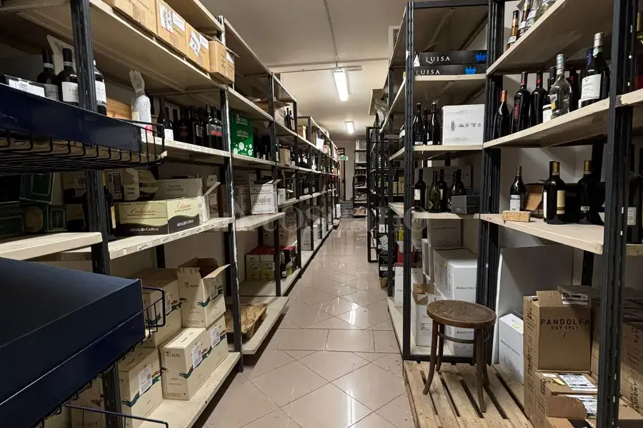 Negozio in vendita di 290 mq a €800.000 (rif. 8/2026)