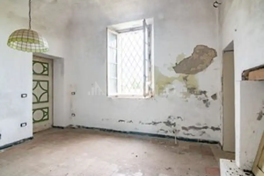 Casale in vendita di 400 mq a €180.000 (rif. 11/2026)