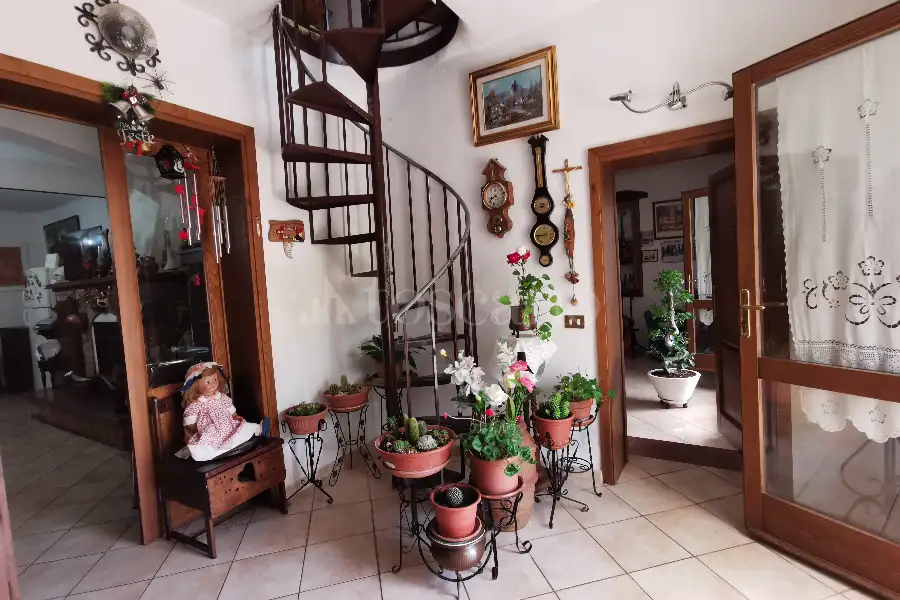 Casa in vendita di 280 mq a €380.000 (rif. 24/2021)