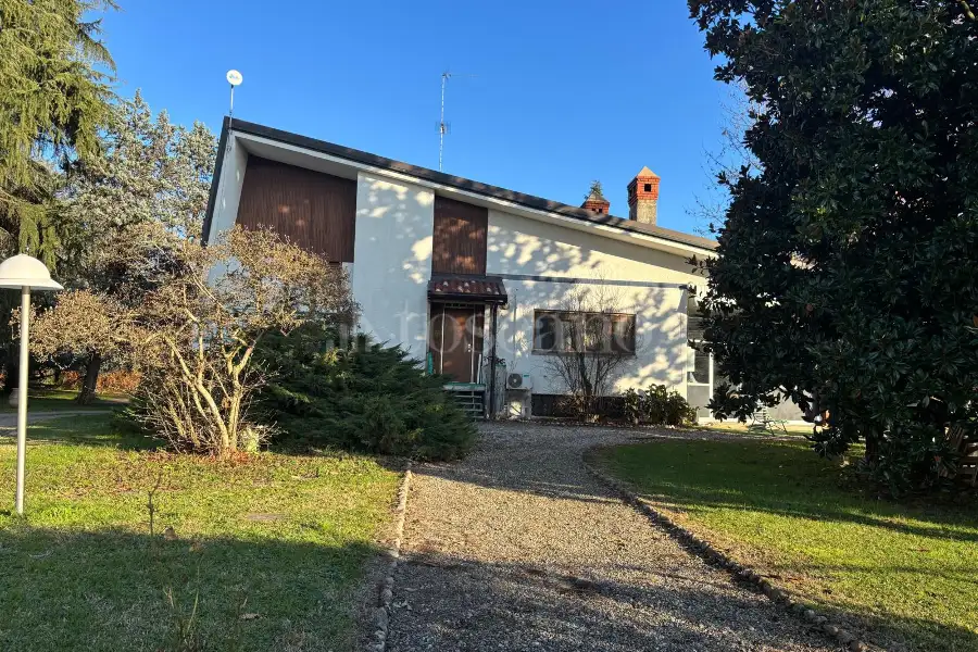Villa Plurifamiliare in vendita di 370 mq a €1.200.000 (rif. 43/2025)