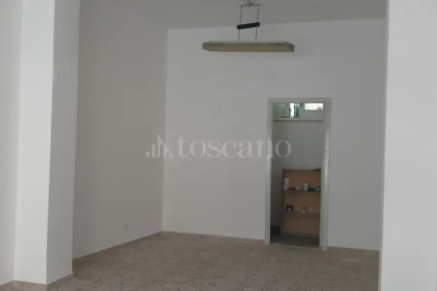 Negozio in affitto di 45 mq a €400 (rif. 56/2025)