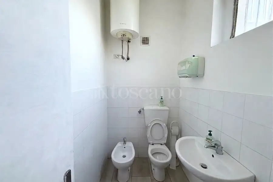 Negozio in vendita di 70 mq a €235.000 (rif. 14/2026)