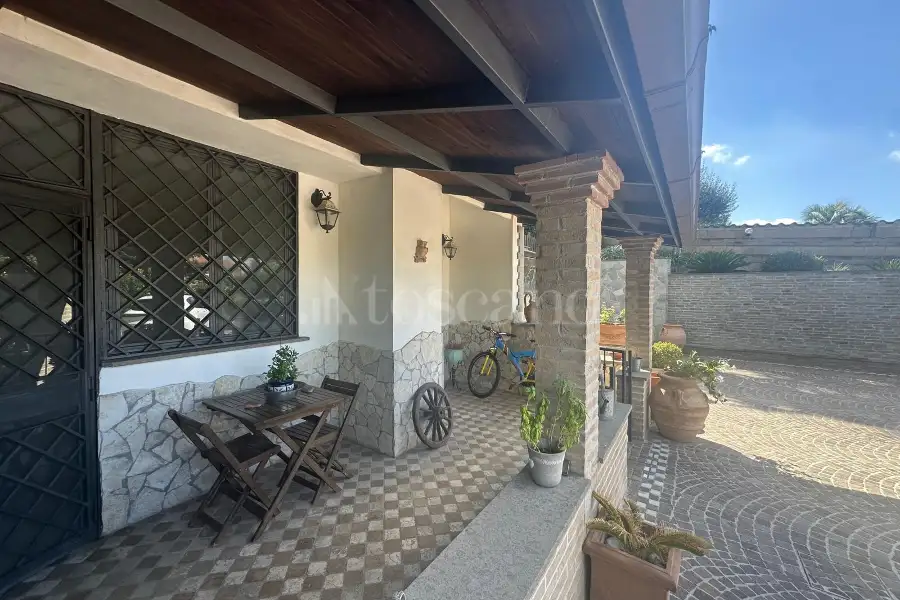 Villa Bifamiliare in vendita di 200 mq a €499.000 (rif. 10/2025)