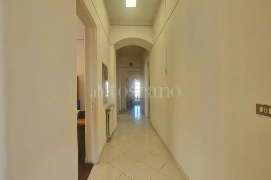 Casa in vendita di 295 mq a €1.350.000 (rif. 105/2026)