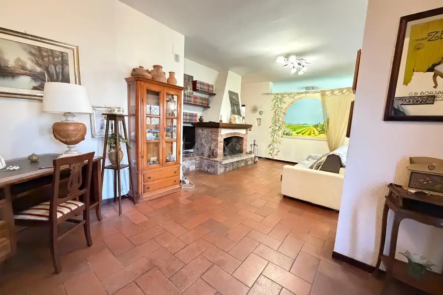 Villa Bifamiliare in vendita di 294 mq a €370.000 (rif. 6/2026)