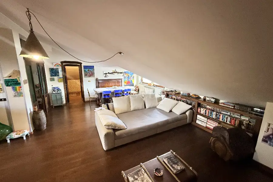 Attico in vendita di 230 mq a €189.000 (rif. 54/2026)