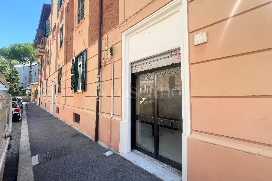 Negozio in affitto di 15 mq a €600 (rif. 23/2026)