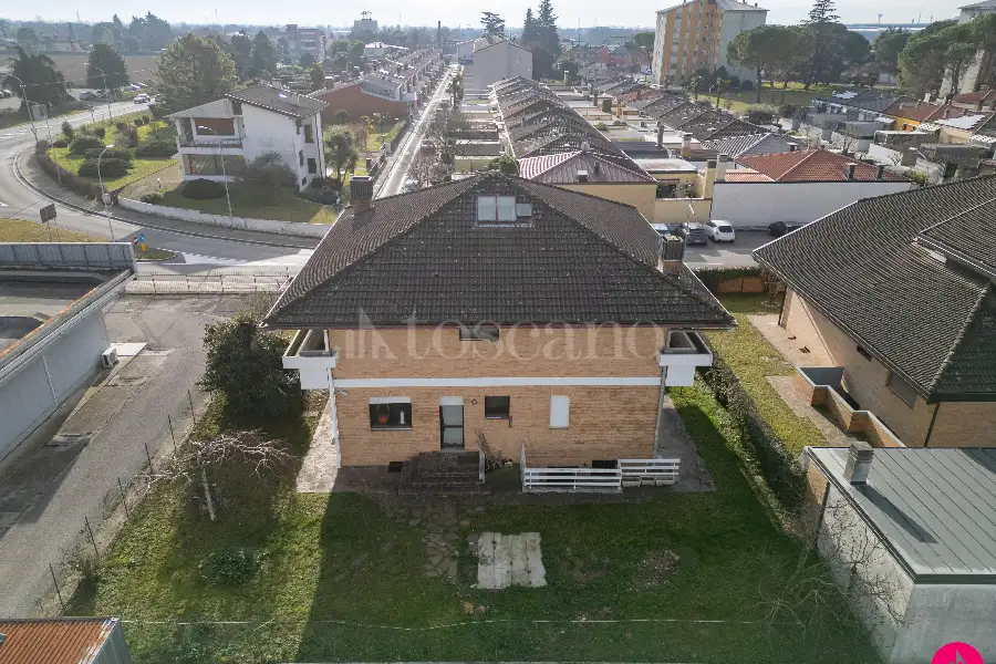 Casa Indipendente in vendita di 370 mq a €380.000 (rif. 8/2026)