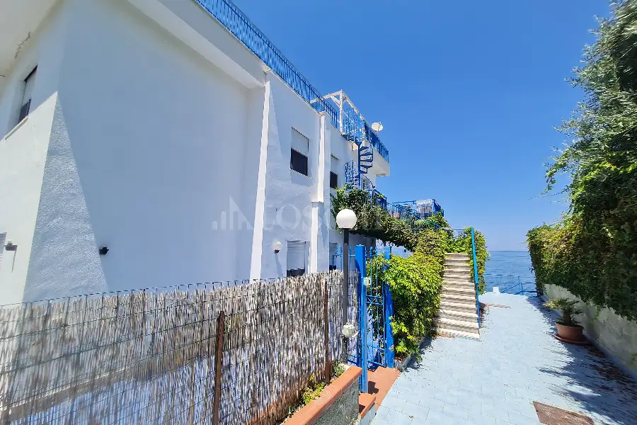 Villa Bifamiliare in vendita di 203 mq a €760.000 (rif. 51/2026)