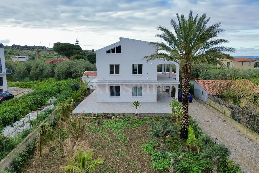 Villa in vendita di 346 mq a €365.000 (rif. 50/2024)