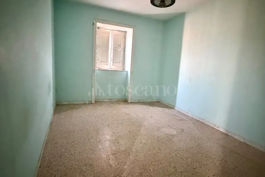 Casa Indipendente in vendita di 246 mq a €70.000 (rif. 152/2026)
