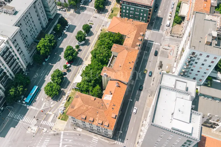 Palazzo in vendita di 7.000 mq trattativa riservata (rif. 21/2025)