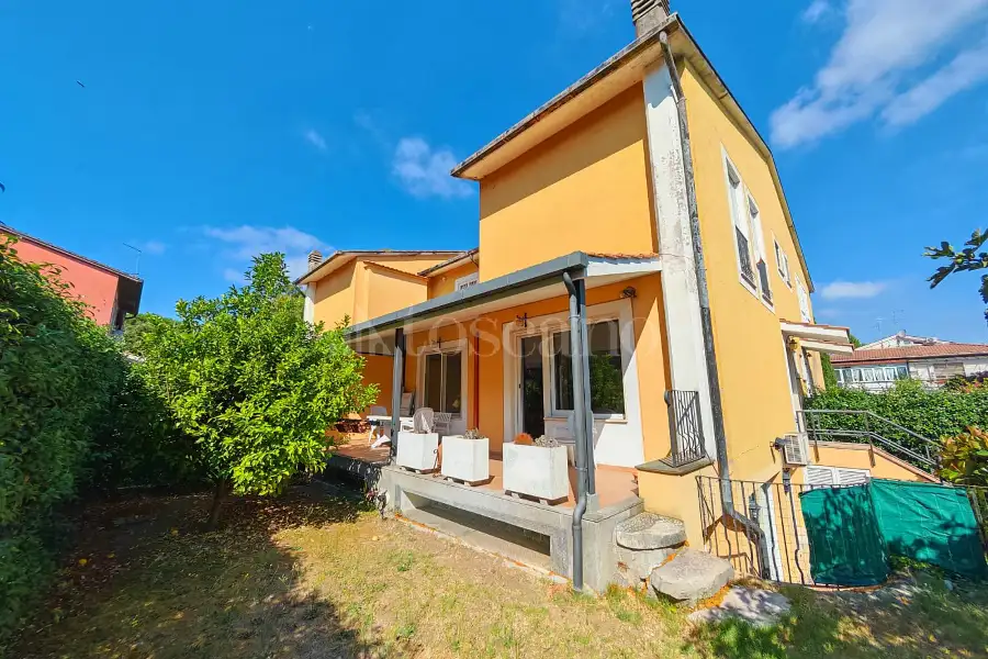 Villa Plurifamiliare in vendita di 220 mq a €565.000 (rif. 44/2026)