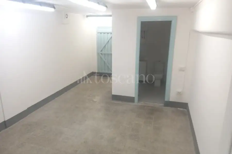 Negozio in affitto di 35 mq a €950 (rif. 27/2026)