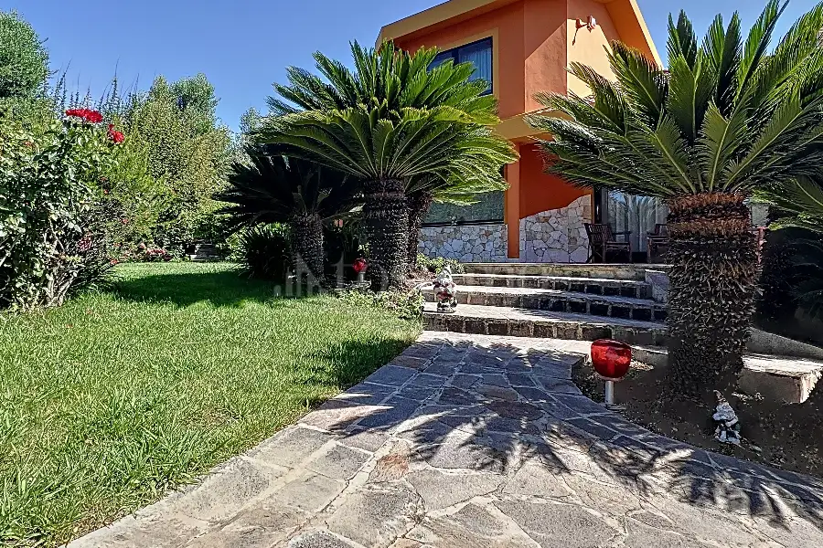 Casa Indipendente in vendita di 330 mq a €590.000 (rif. 82/2025)
