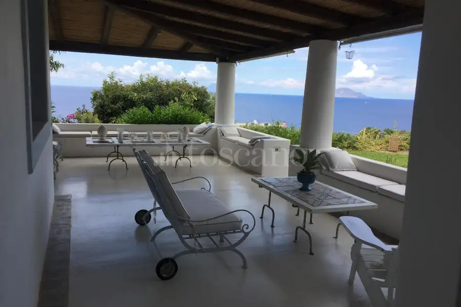 Villa in vendita di 1.000 mq a €1.990.000 (rif. 41/2025)