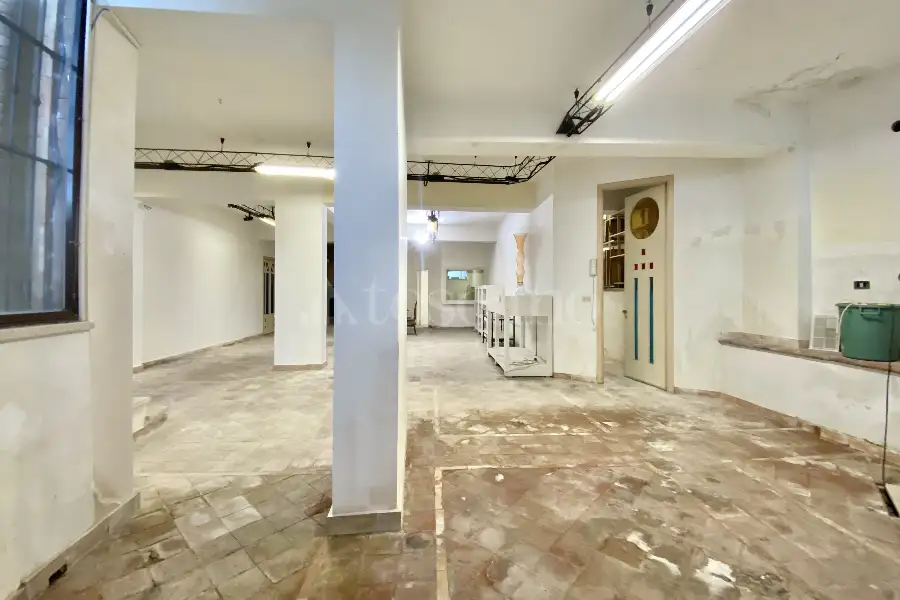 Negozio in vendita di 209 mq a €260.000 (rif. 11/2025)