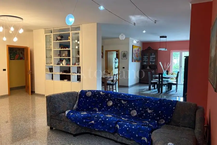 Casa Indipendente in vendita di 280 mq a €295.000 (rif. 25/2026)