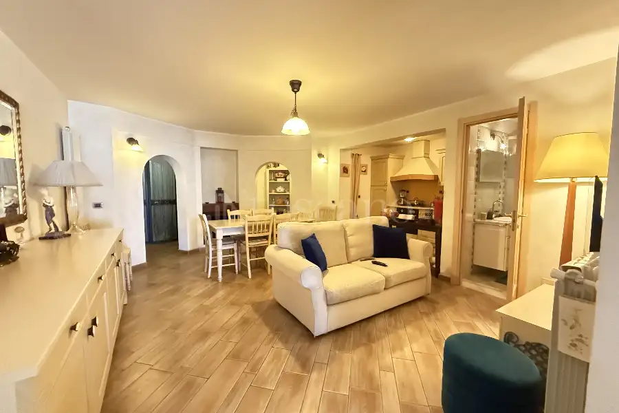 Villa Bifamiliare in vendita di 200 mq a €499.000 (rif. 10/2025)