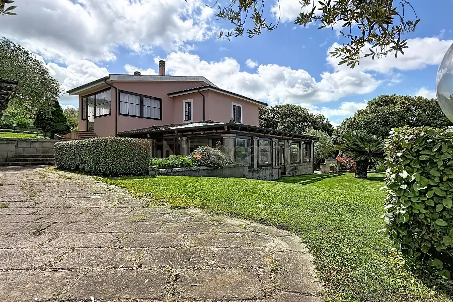 Villa in vendita di 250 mq a €590.000 (rif. 110/2026)