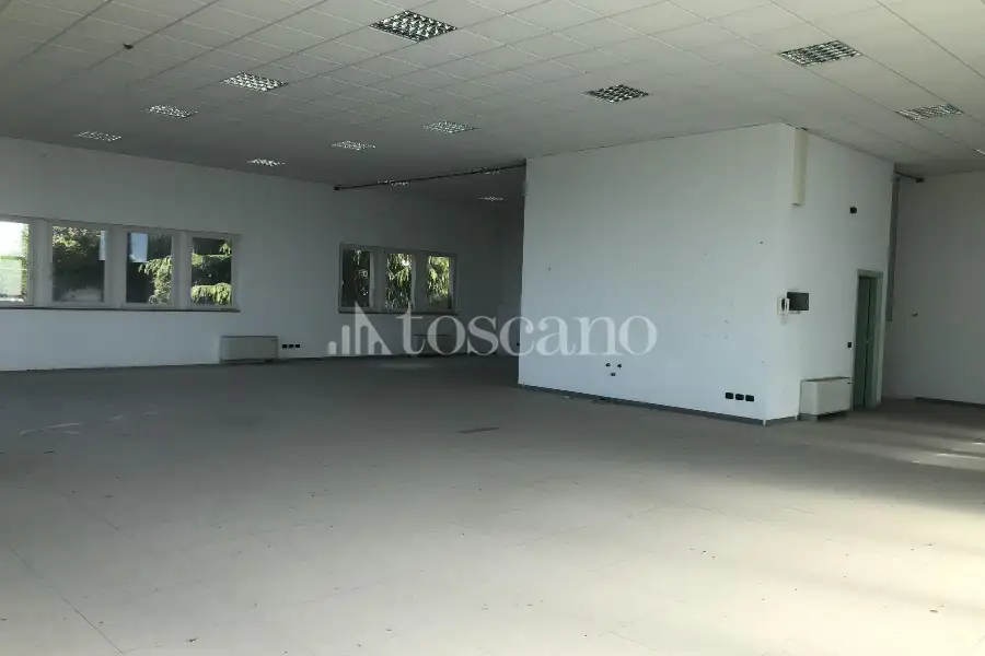 Laboratorio in vendita di 700 mq a €391,000 (rif. BL6142VE)