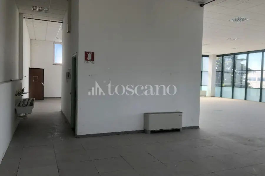 Laboratorio in vendita di 700 mq a €391,000 (rif. BL6142VE)