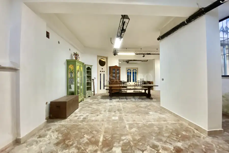 Negozio in vendita di 209 mq a €260.000 (rif. 11/2025)