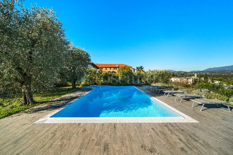 Villa in vendita di 583 mq a €2.680.000 (rif. 66/2025)