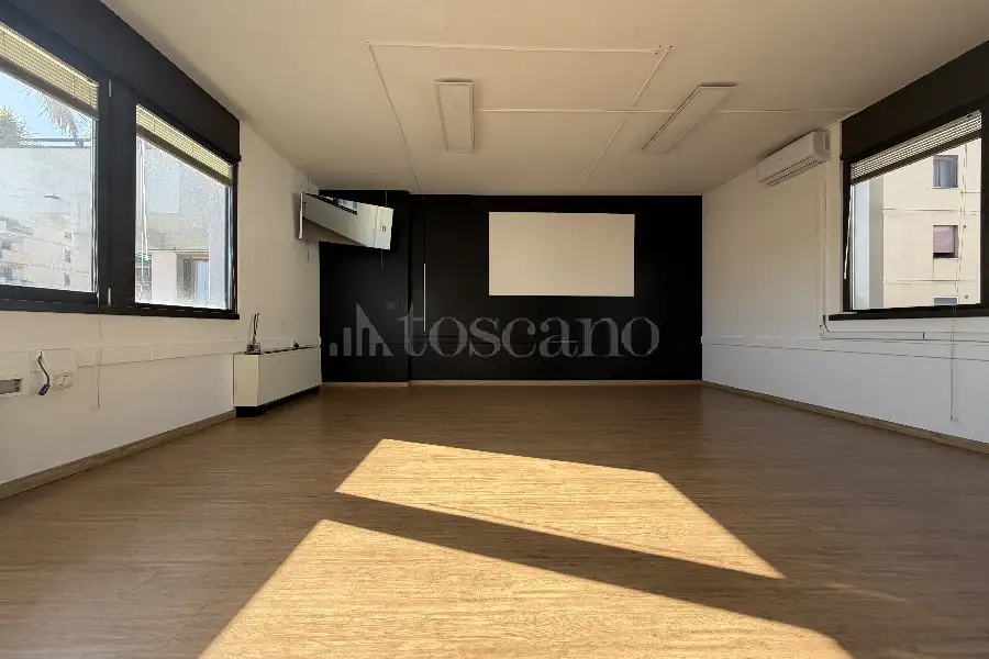 Ufficio in affitto di 150 mq a €1.200 (rif. 41/2026)