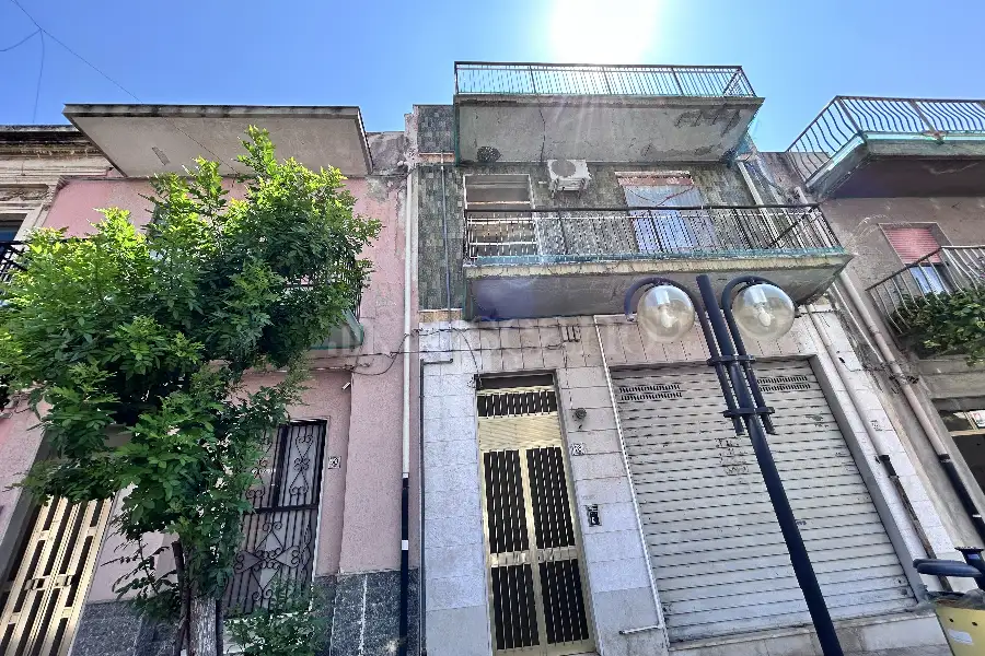 Stabile Uso Ufficio in vendita di 180 mq a €85.000 (rif. 108/2025)