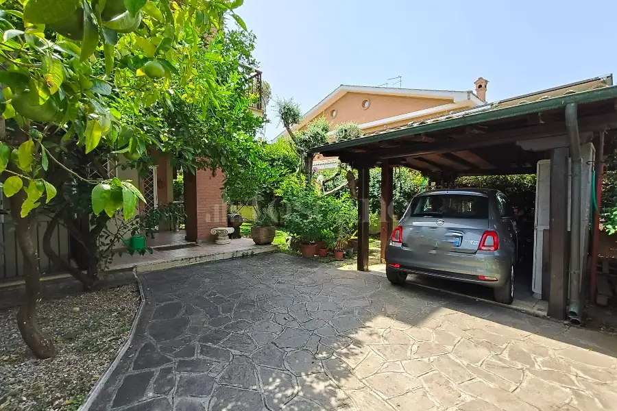 Villa Plurifamiliare in vendita di 210 mq a €585.000 (rif. 56/2026)