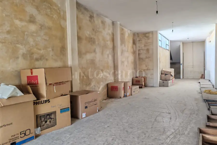 Box in vendita di 174 mq a €165.000 (rif. 53/2025)