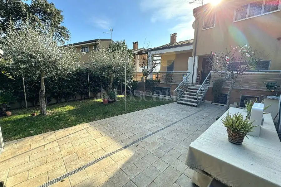 Villa Bifamiliare in vendita di 200 mq a €610.000 (rif. 4/2026)