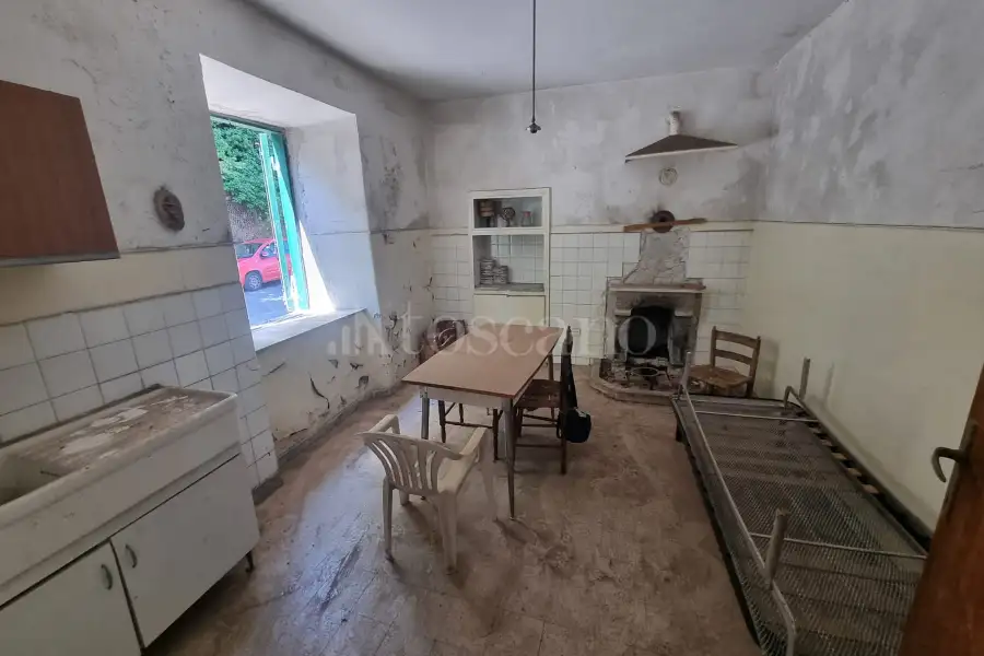 Casale in vendita di 660 mq a €95.000 (rif. 22/2025)