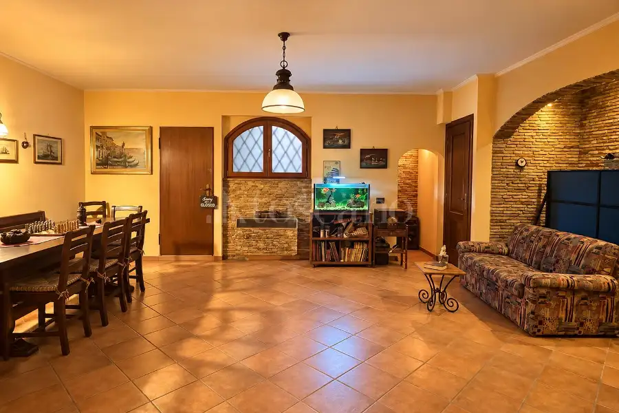 Villa in vendita di 330 mq a €749.000 (rif. 63/2026)