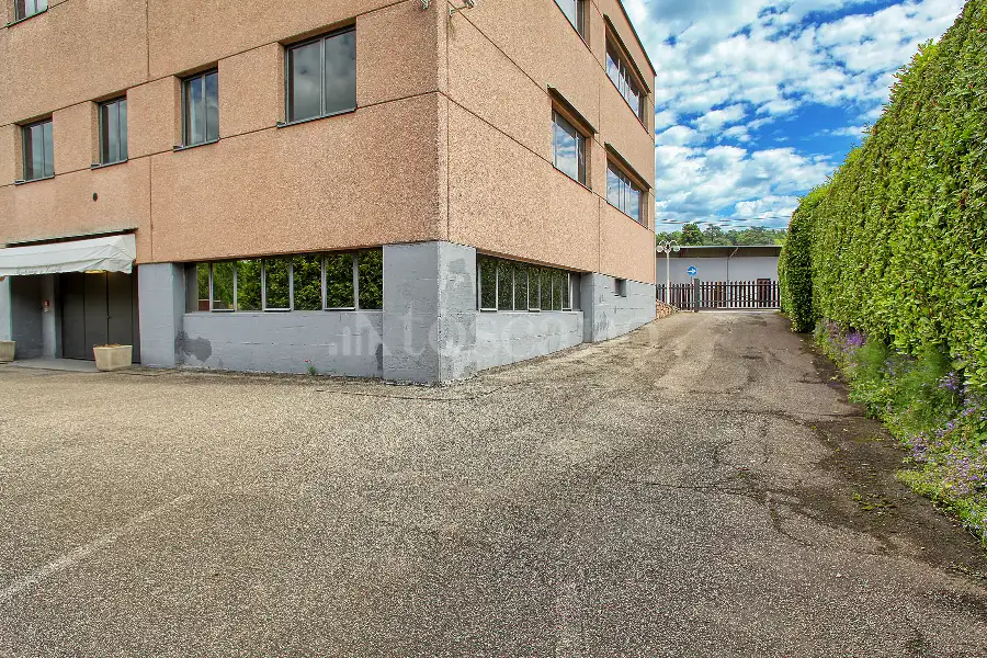 Attività Commerciale in vendita di 800 mq a €490.000 (rif. 24/2026)