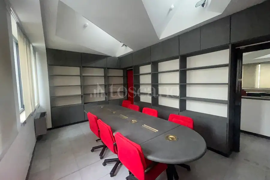 Ufficio in vendita di 239 mq a €229.000 (rif. 4/2026)