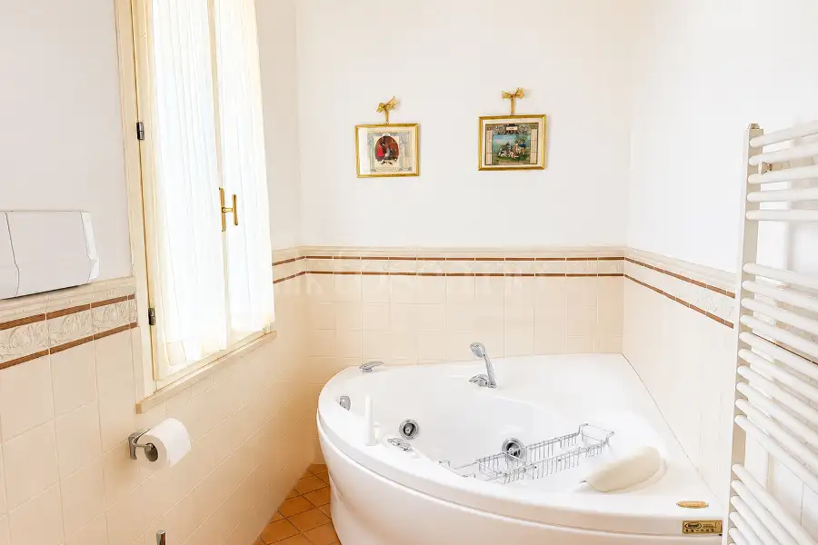 Villa in vendita di 400 mq a €1.200.000 (rif. 24/2026)
