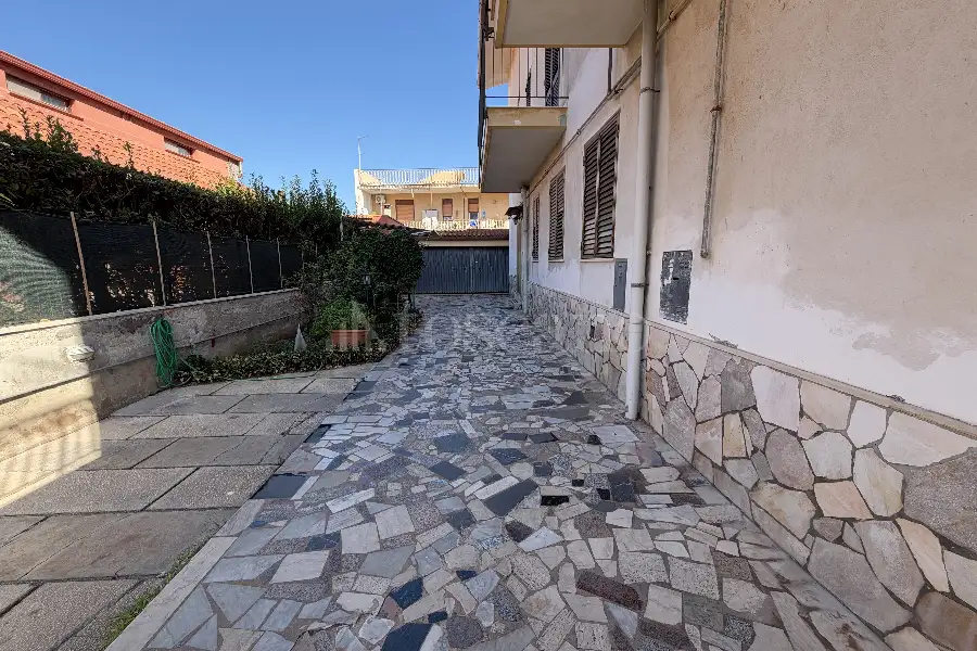 Villa Plurifamiliare in vendita di 400 mq a €399.000 (rif. 137/2026)