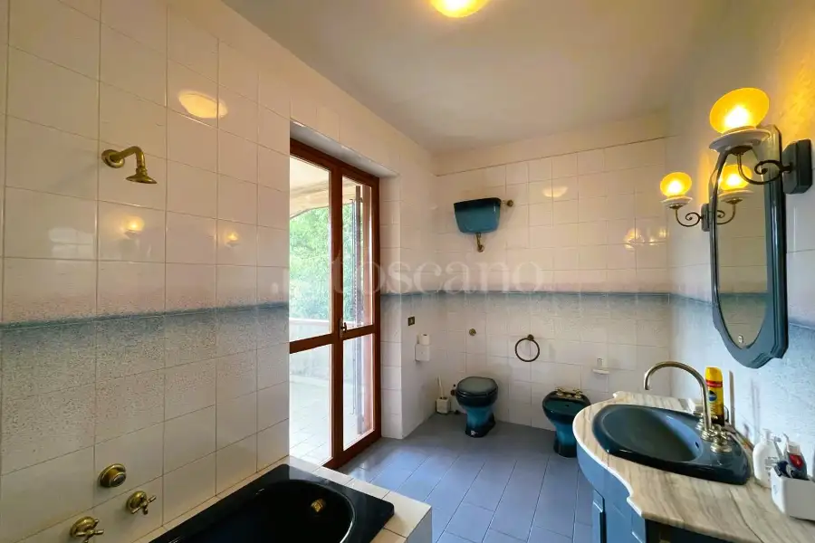 Villa in vendita di 305 mq a €650.000 (rif. 12/2025)