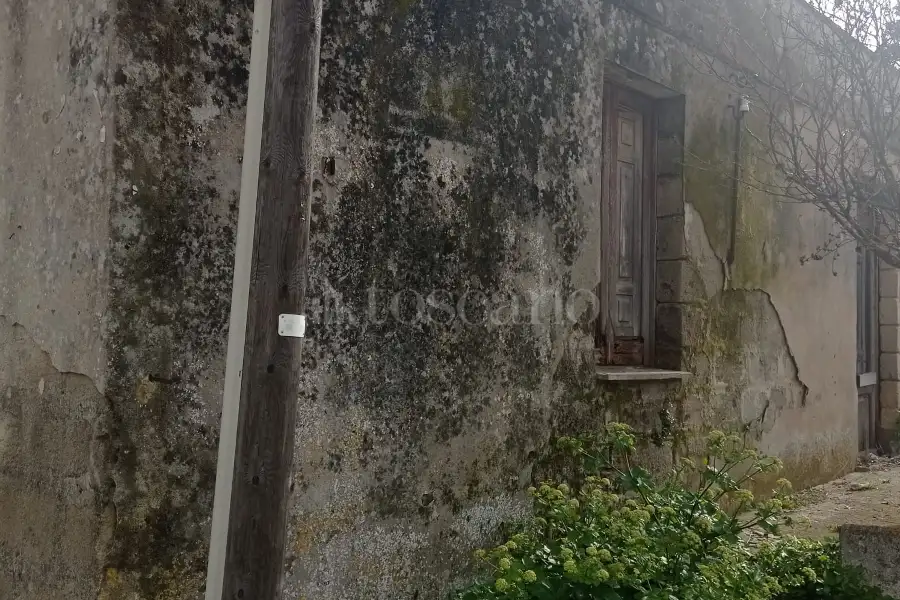 Casa Indipendente in vendita di 240 mq a €50.000 (rif. 5/2025)