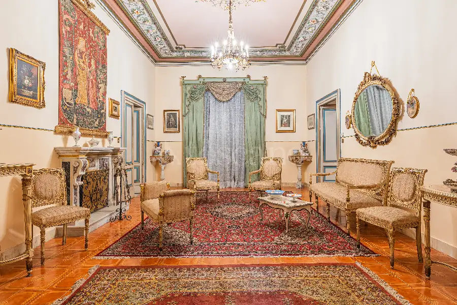 Villa in vendita di 1.200 mq a €4.250.000 (rif. 61/2026)