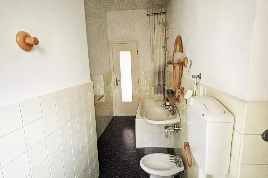 Stanza in affitto di 82 mq a €400 (rif. 38/2026)