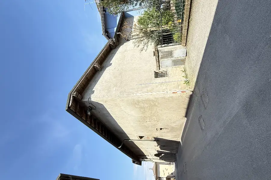 Rustico in vendita di 250 mq a €190.000 (rif. 12/2025)