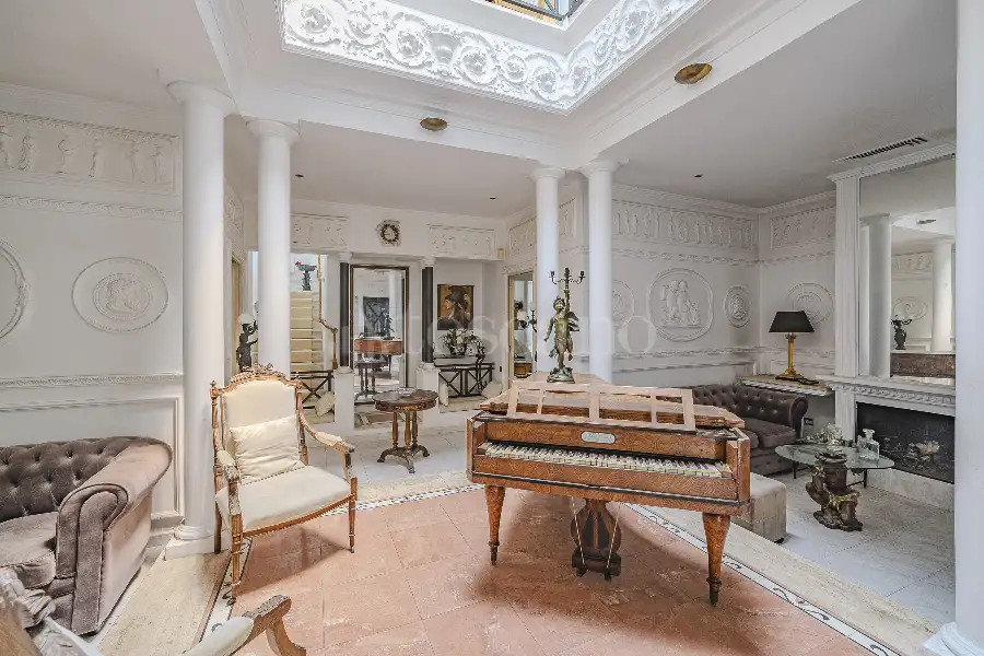 Villa in vendita di 210 mq a €980.000 (rif. 50/2026)